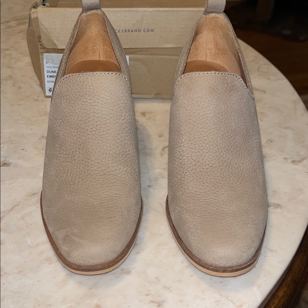 Lucky Brand “Vennia” Leather Slip On Ankle Bootie - Picture 2 of 9